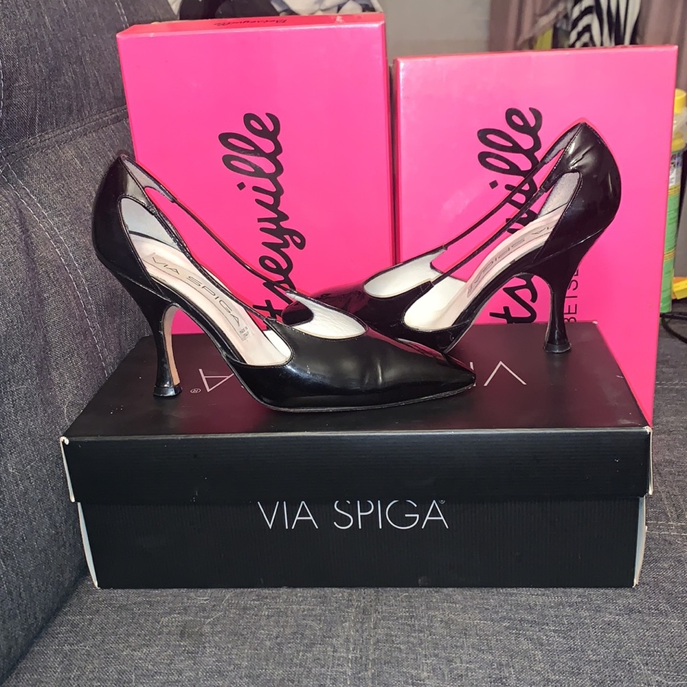 Via Spiga black patent leather pumps